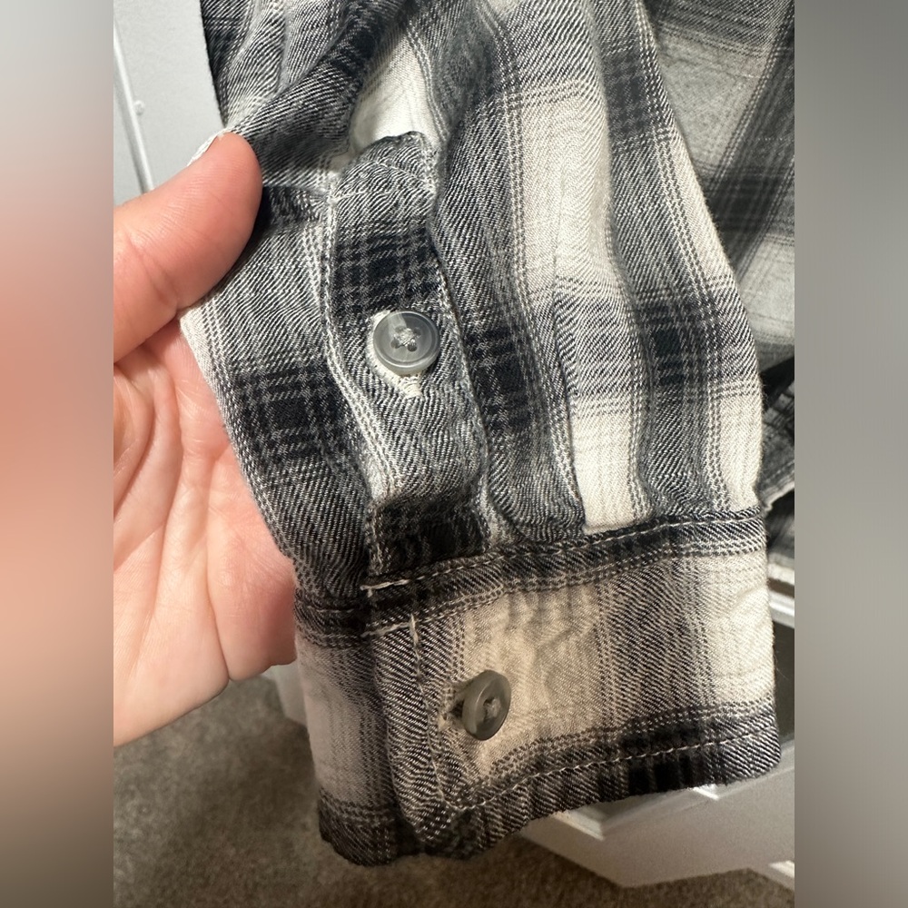 American Eagle Black and White Boyfriend Fit Flannel - Picture 4 of 7